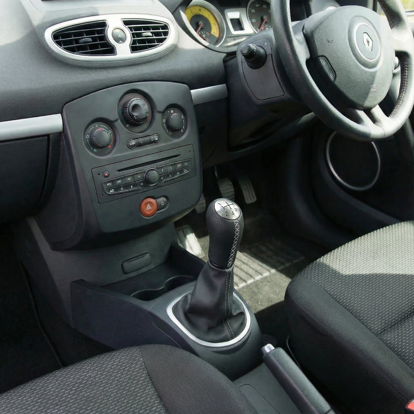 Pommeau de vitesse clio 3 - 5 vitesses - Couture blanche - vue latérale